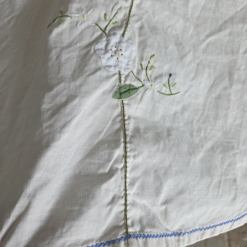 Cottagecore Vintage Hand Embroidered Applique Butterfly Oval Tablecloth - Picture 10 of 17